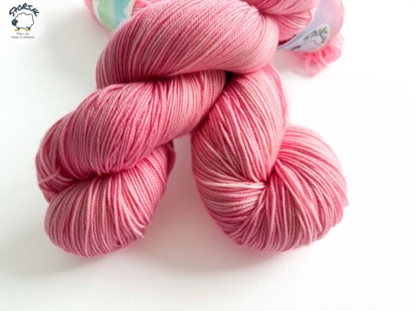 5CEBB950-9578-425D-A343-3D525A3F2822 Purk – Hand-dyed Pink Yarn Full of Joy and Softness