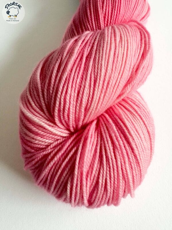 78744DC6-865D-47B5-8E0E-A176060E8FA2 Purk – Hand-dyed Pink Yarn Full of Joy and Softness