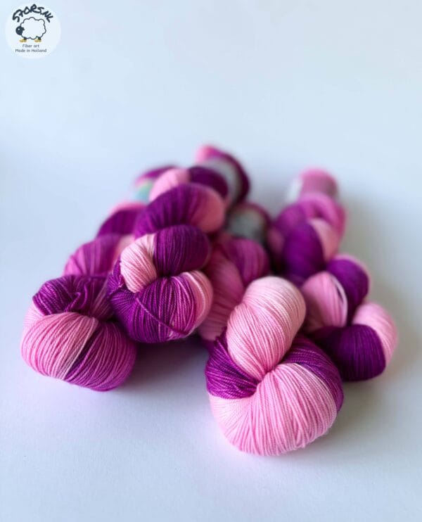 7BB34F82-D11A-4184-ADBA-3659EB1BF0F9 Sock Base Yarn - Purple Pop Pooling