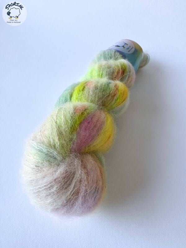 83C7E9DB-3DB6-49E5-9D91-ECA355446E1D Fluff lace garen - neon speckles