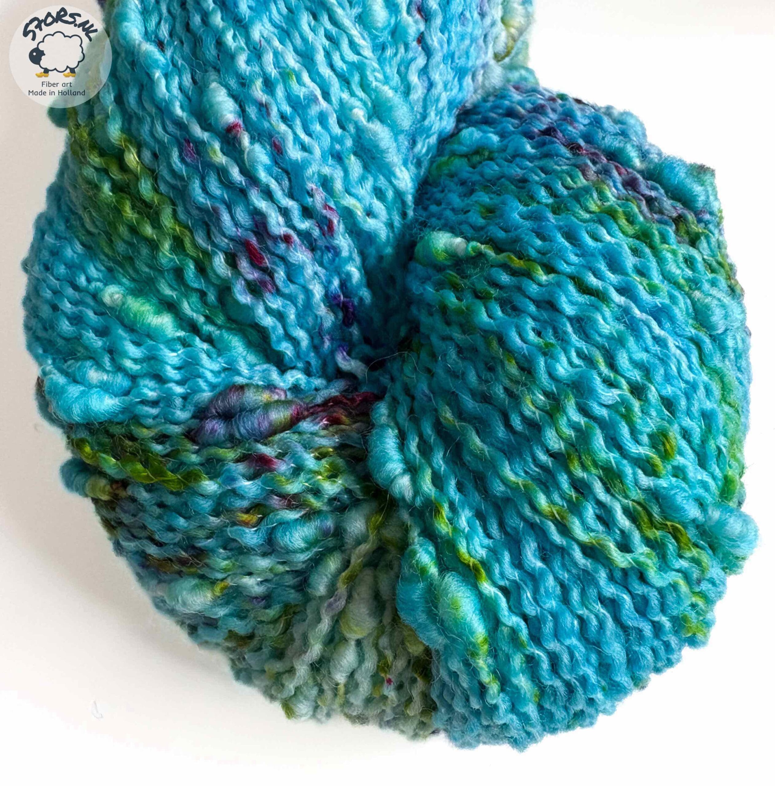 Aubergine – Slub yarn in paars en groen voor poolingprojecten