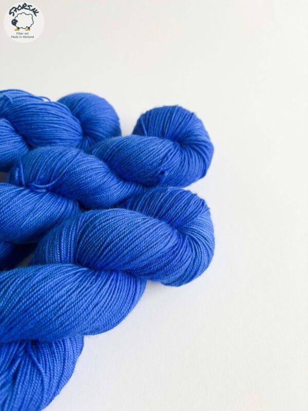 87D6F673-51CD-420F-A300-C783325D904B Emaille – Hand-dyed Yarn in a Muted Mint Green (kopie)