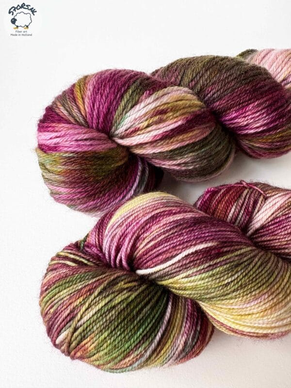 90655c5b-275e-47c0-9bed-5bb64e087eb8 Slamix – Hand-dyed Yarn Full of Color and Garden Poetry