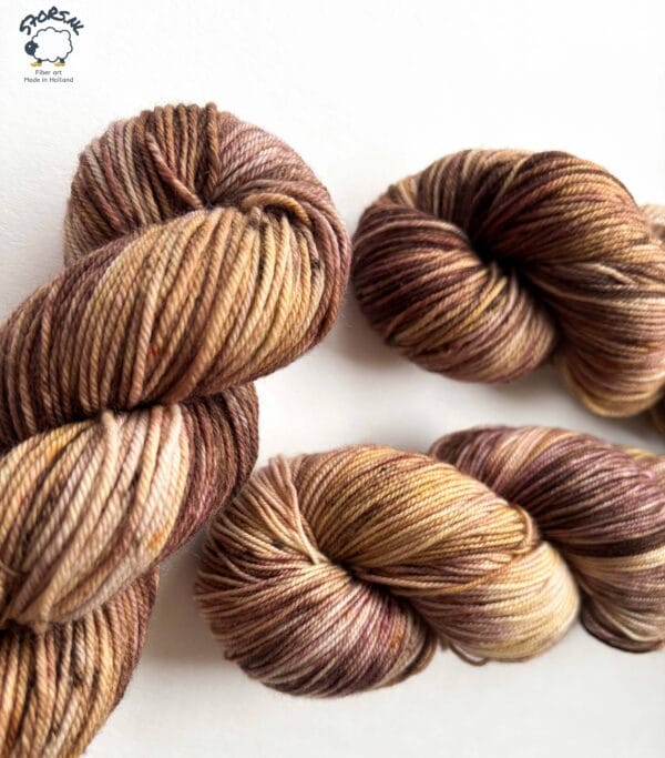 Garden Snail - earthy tranquility in a skein