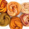 09C25407-C7A9-4197-8F8D-4AFD7C8EA5D6.webp The Orange Glow Collection met zes oranje spinvezelblends van World of Wool.