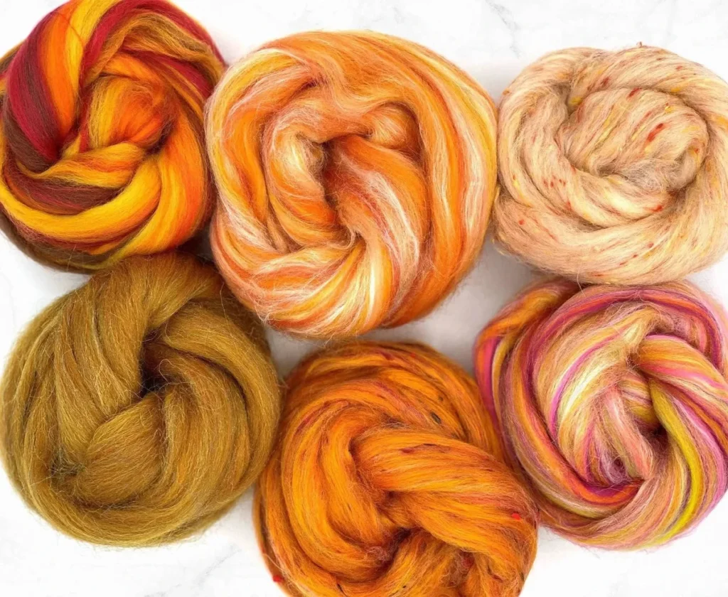 The Orange Glow Collection met zes oranje spinvezelblends van World of Wool.