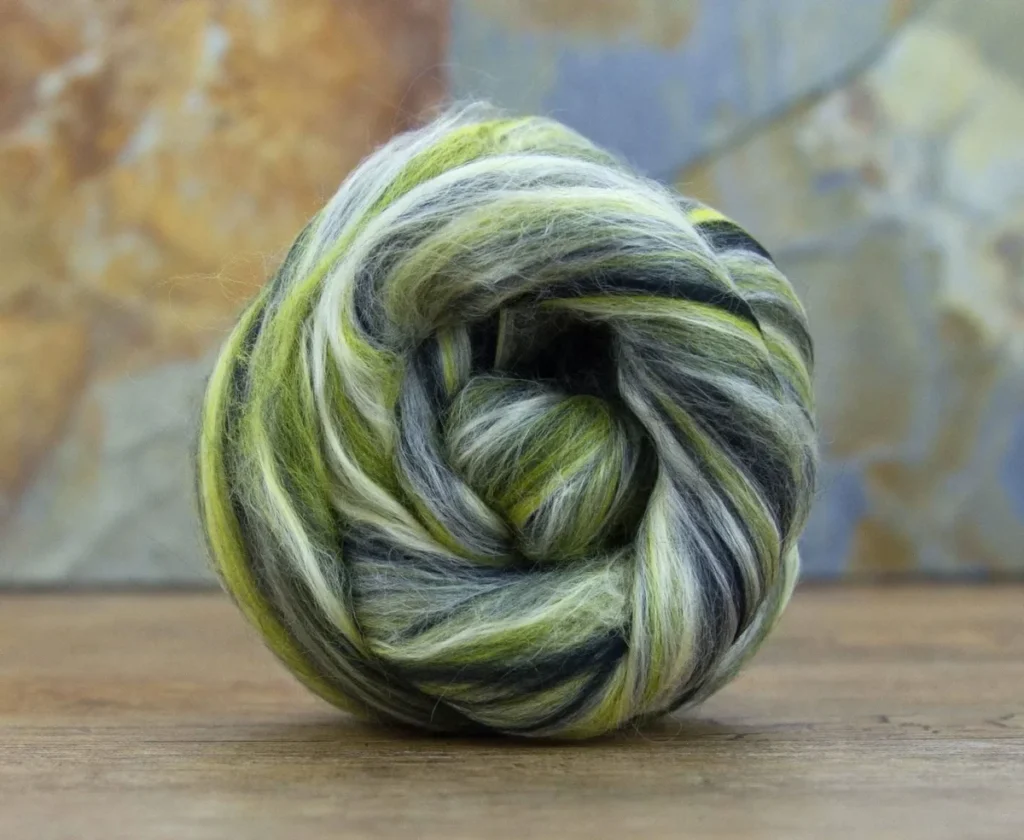 Bumble Bee spinvezelblend van World of Wool.