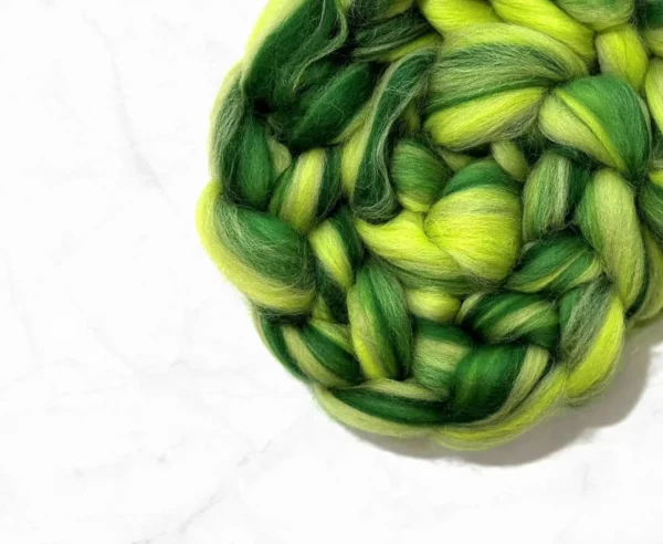 Calm merino lontwol van World of Wool in groene tinten