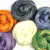 The Folklore Collection Mixed Bag met zes bundels spinvezels van World of Wool.