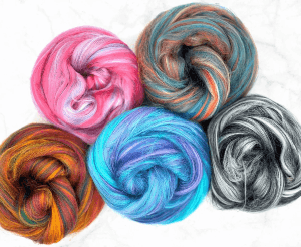 The Plantae Collection met vijf bundels kleurrijke bamboevezel van World of Wool.