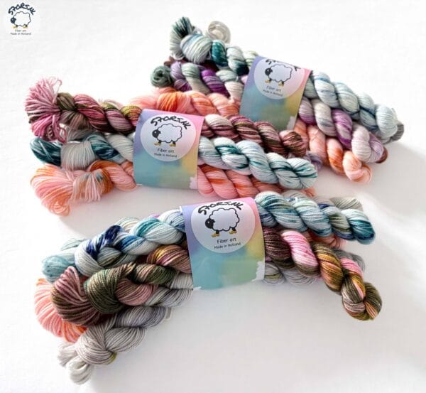 istrie-miniset-sock Groeten uit Istrië — handgeverfde sets & losse strengen